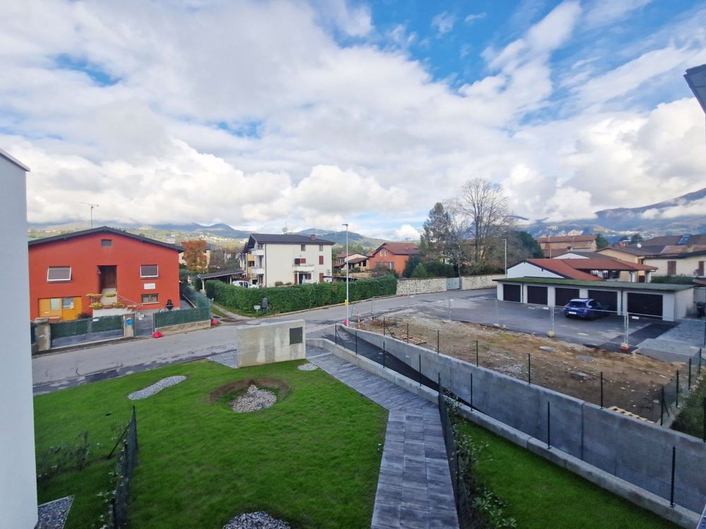 Neue moderne 3,5-Zimmer-Wohnung mit zwei überdachten Parkplätzen, sofort bezugsfertig. - Bild 10