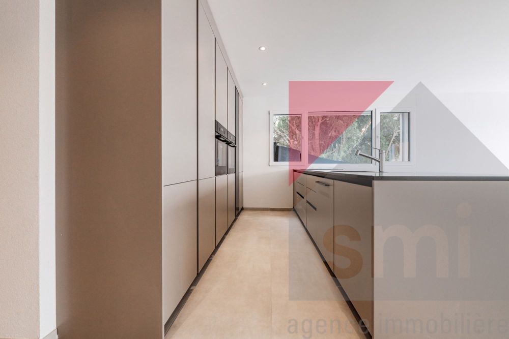 Villa mit 5 Zimmern und einer schönen Aussicht sowie harmonischen Ausführungen - Cuisine