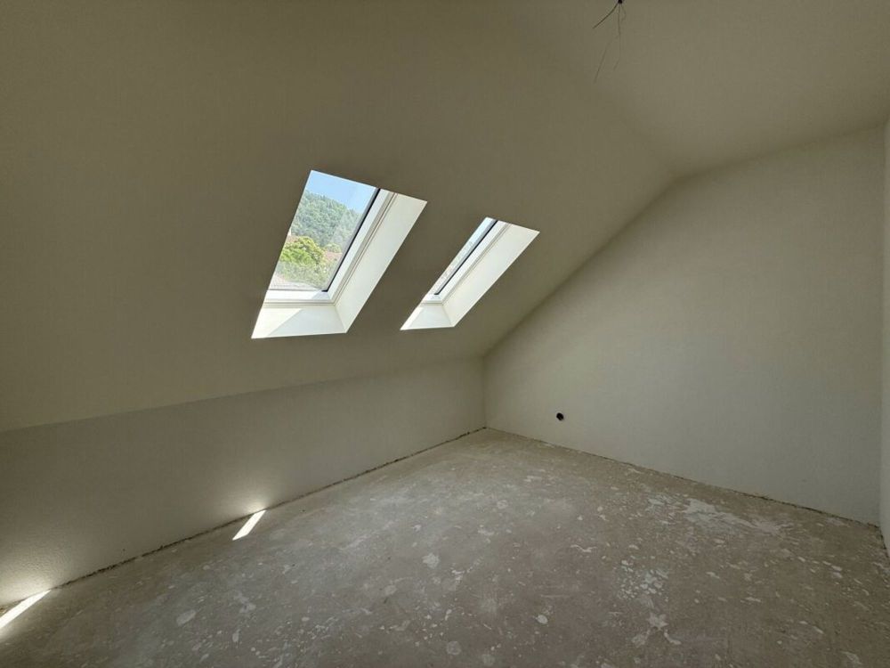 Raum für Ideen über den Dächern! Stilvolle Dachwohnung zur individuellen Gestaltung - Bild 8
