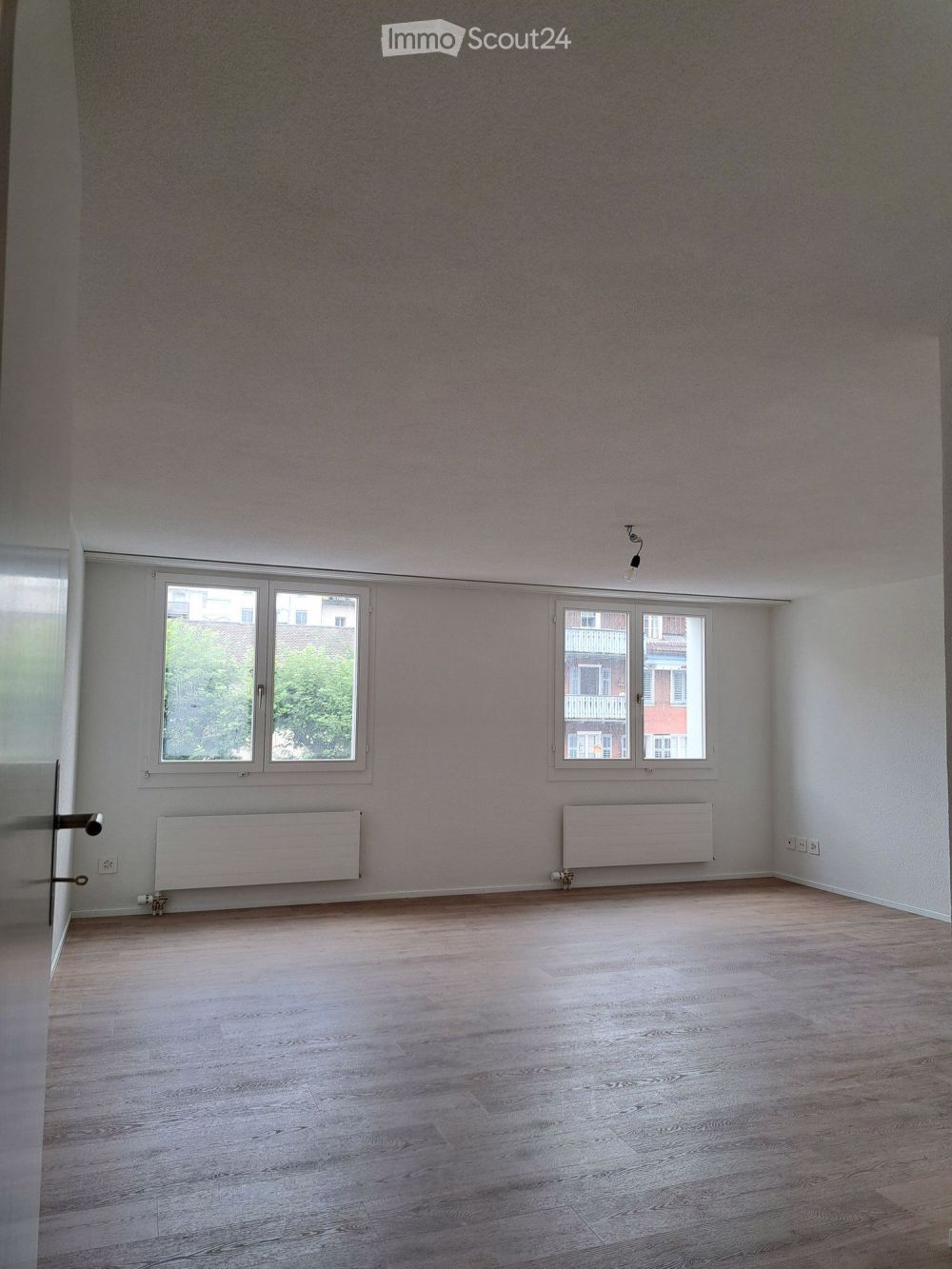 Charmante 5.5-Zimmer-Wohnung mit grosser Terrasse im Zentrum von Einsiedeln - Bild 6