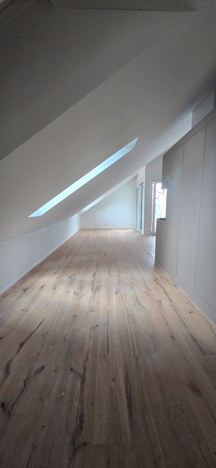 Helle 3.5-Zimmer-Dachwohnung mit charmantem Ambiente - Bild 11