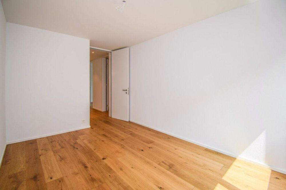 Moderne 4.5-Zimmer-Garten-Wohnung mit grosszügigem Umschwung - Elternschlafbereich