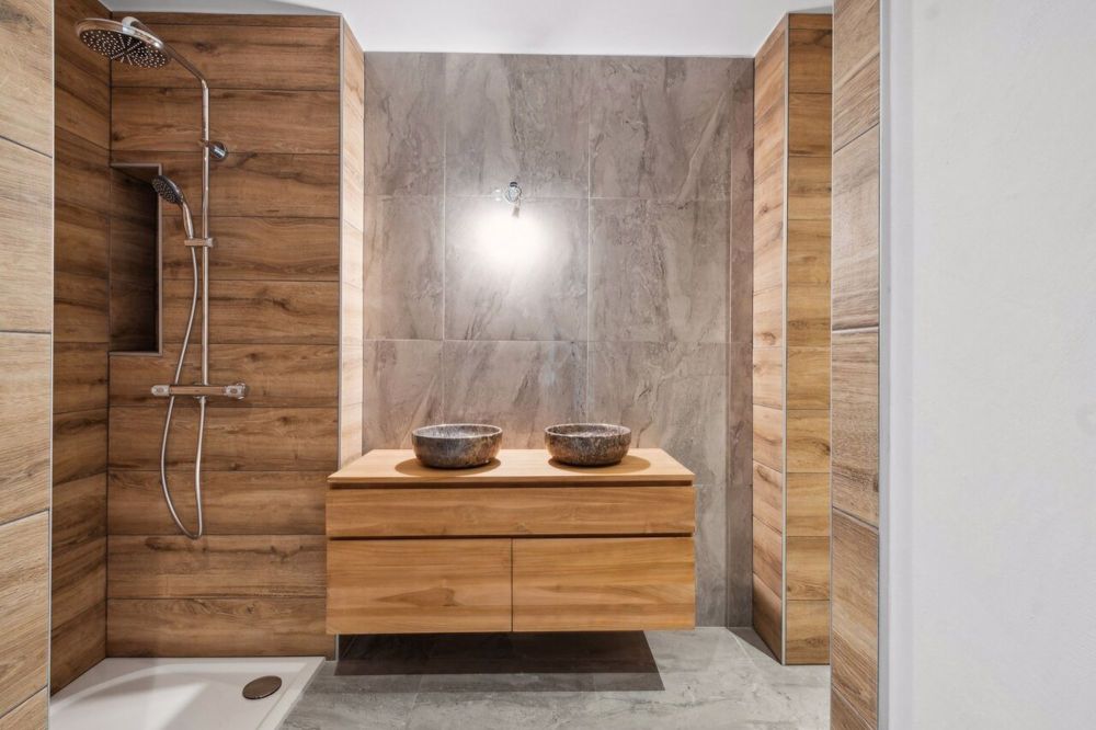 Appartement neuf avec vue imprenable sur la vallée du Rhône - Appartement témoin - salle de bains privative / Elternsuite app. L1 / Master suite app. L1