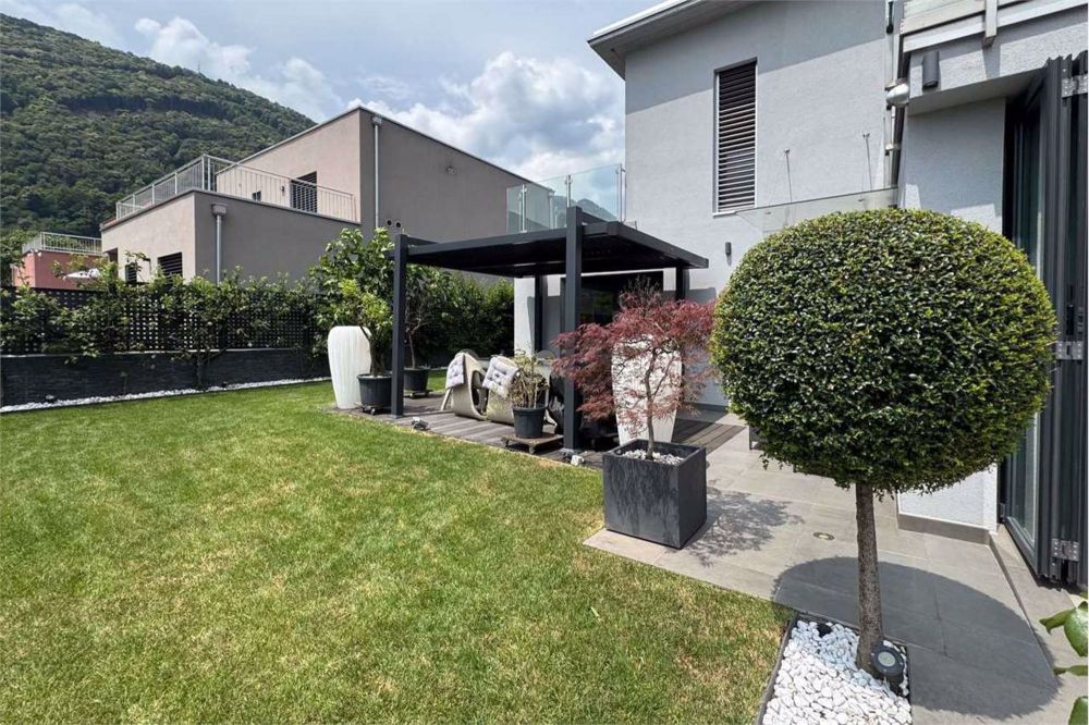 Villa moderna con piscina salina e finiture di pregio - Bild 8