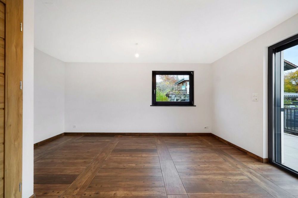 Neuwertiges Doppeleinfamilienhaus mit Einliegerwohnung und grossem Carport - Bild 5