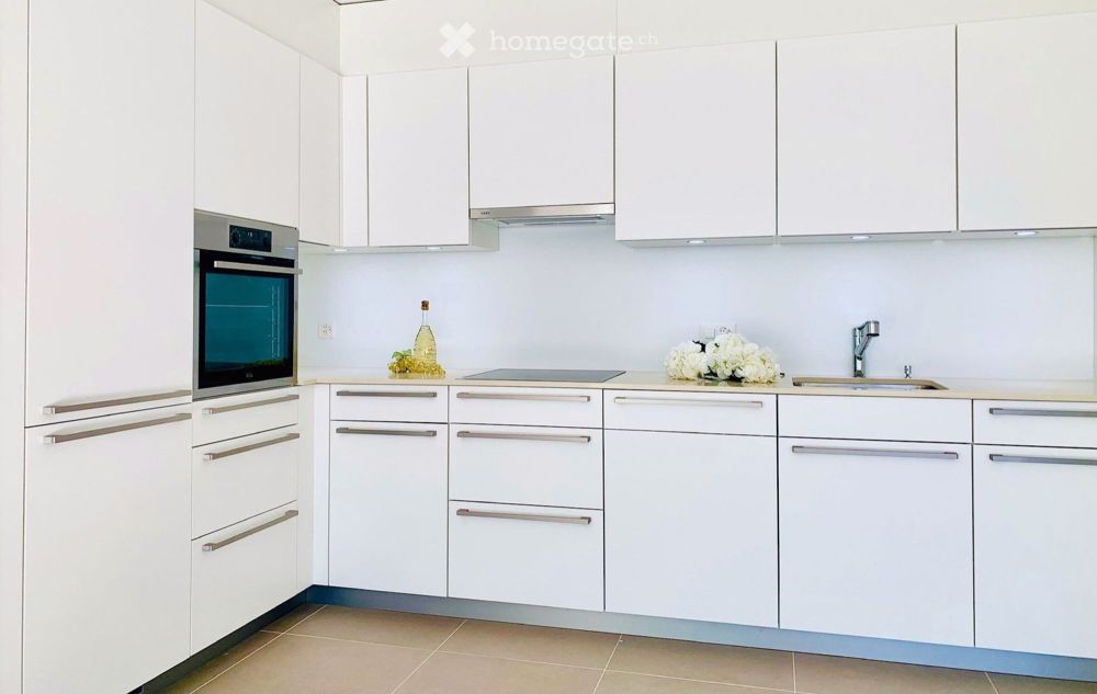 Prächtige Terrasse! Neubau, Seeblick und Parkplätze - Bild 12