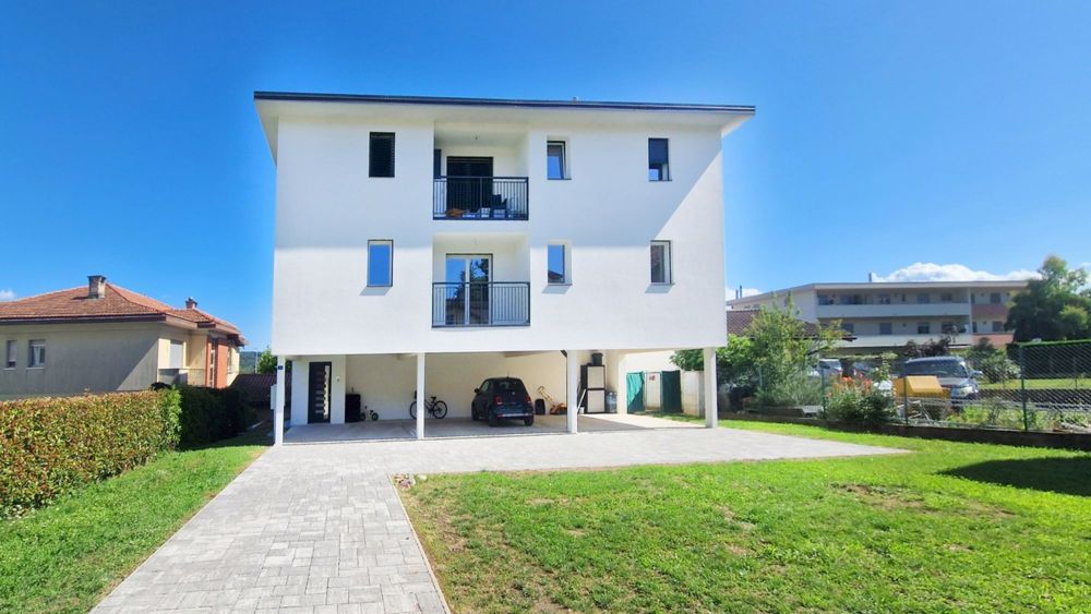Neue 2,5-Zimmer-Wohnung mit überdachtem Balkon und freier Aussicht - Bild 1