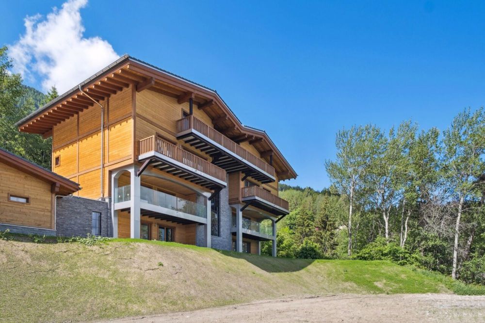 Appartement neuf avec vue imprenable sur la vallée du Rhône - Bâtiment / Gebäude / Building