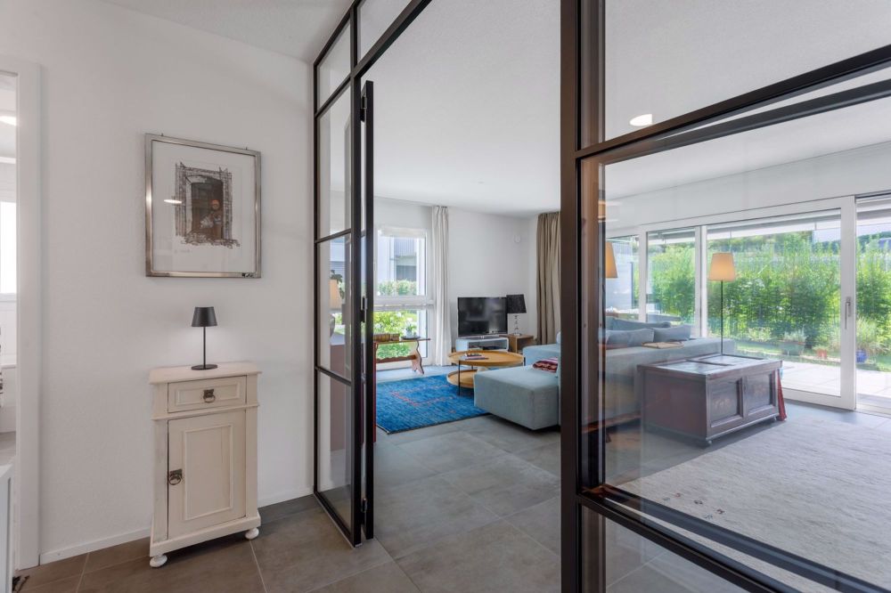 Moderne 3.5-Zimmer-Wohnung mit Garten in Ins - Bild 5