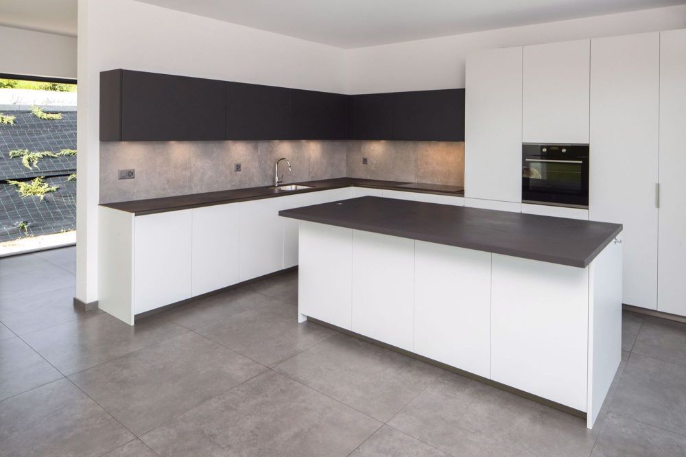 Villa neu erbaut und atemberaubend mit 6,5 Zimmern und Aussicht in Crans-Montana - Bild 8