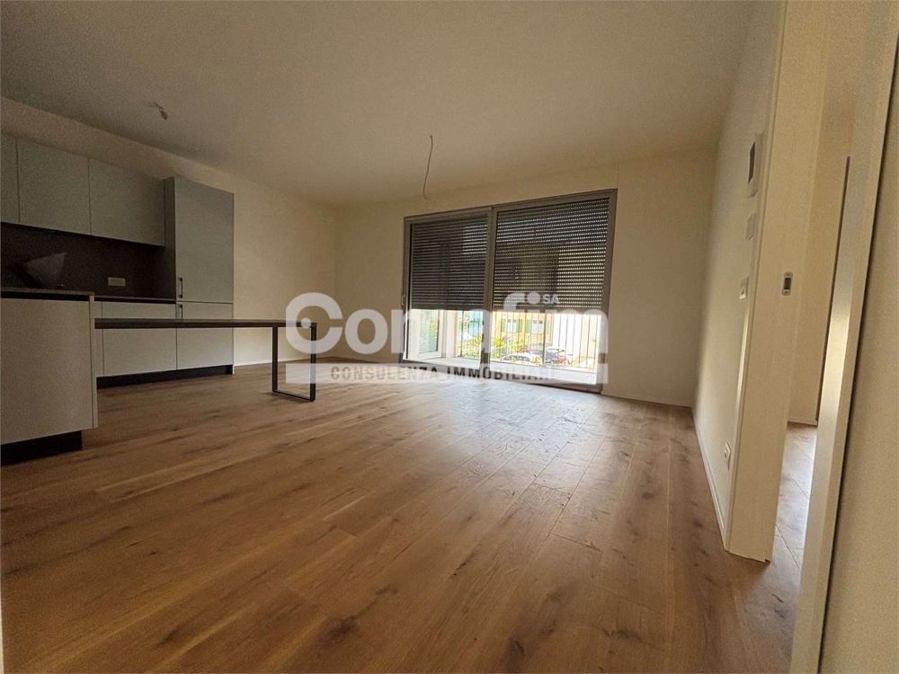 Chiasso : 2.5 locali al 1°P - Moderno con terrazzo - Bild 1