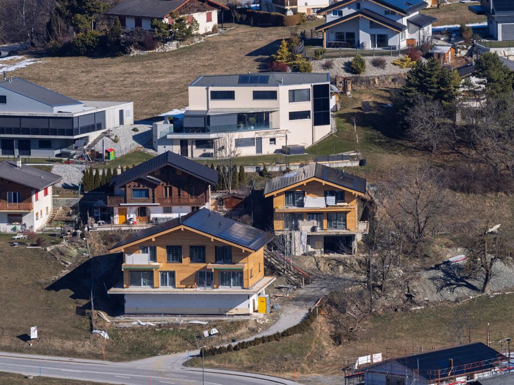 Chalet neuf à Lens - 4 chambres, vue montagne et fitness - Bild 8