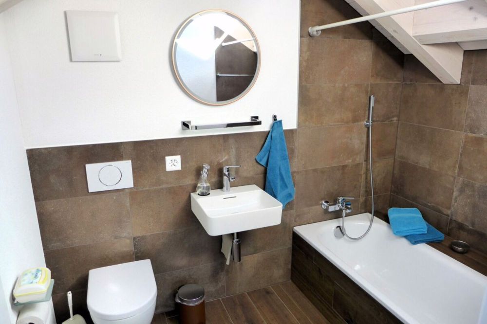 Neuwertige Dachwohnung mit Galerie - Bild 10