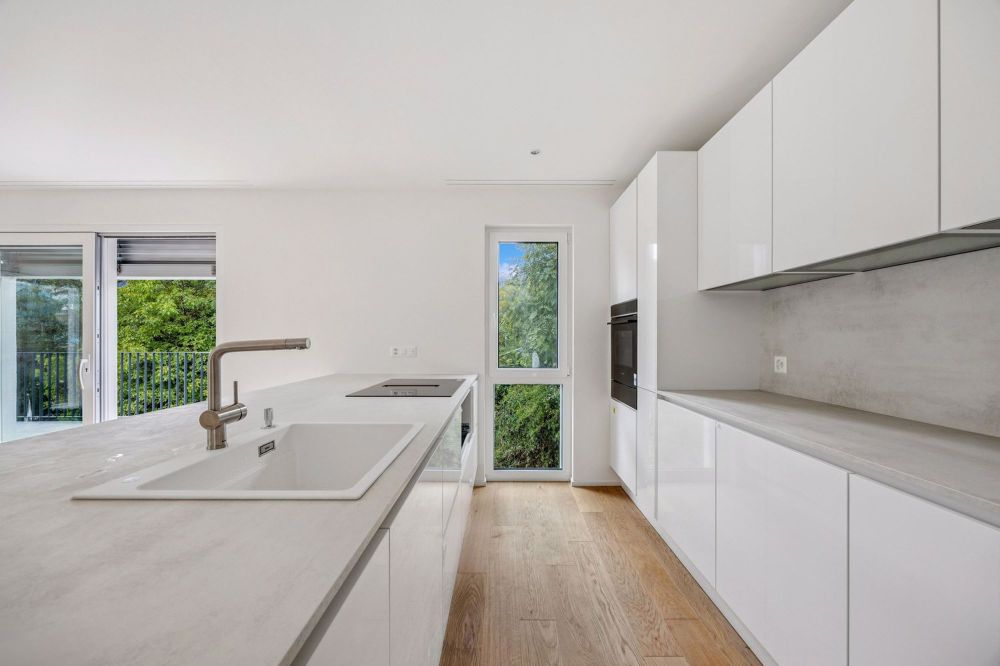 Eleganz trifft Natur: Modernes 5.5-Zimmer-Familien-Doppelhaus im Grünen - Bild 3