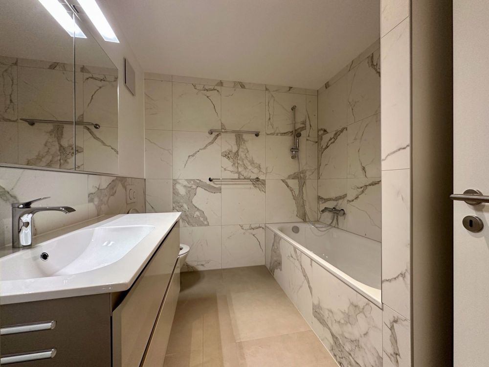 Appartement de haut standing, 3.5 pièces au rez avec jardin - Salle de bains