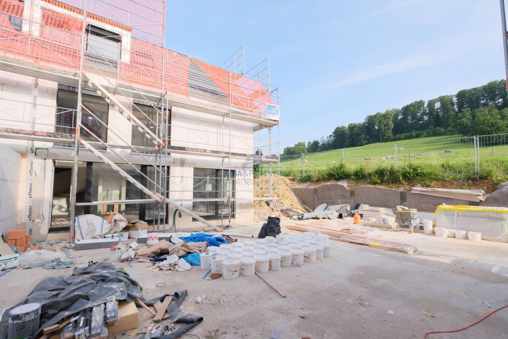 Anspruchsvolle Architektur, modernes und edles Wohnen mit Aussicht - Bild 2