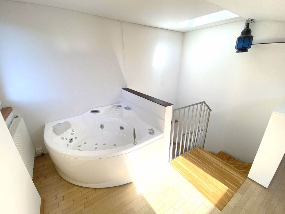 Seltenes 4-Zimmer-Haus mit separatem Raum und Seeblick renoviert - Bild 9