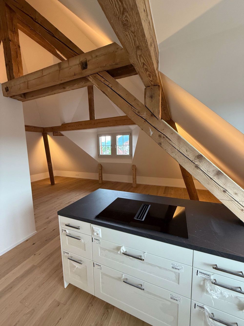 ERSTVERMIETUNG: 3-Zimmerdachwohnung – Vintage-Style trifft auf modernen Komfort - Bild 1