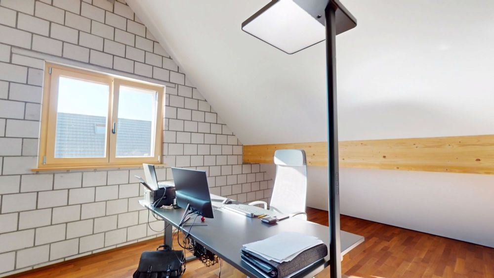 Sehr grosszügige Dachwohnung an sehr ruhiger Lage - Zimmer 4 (neben Galerie)