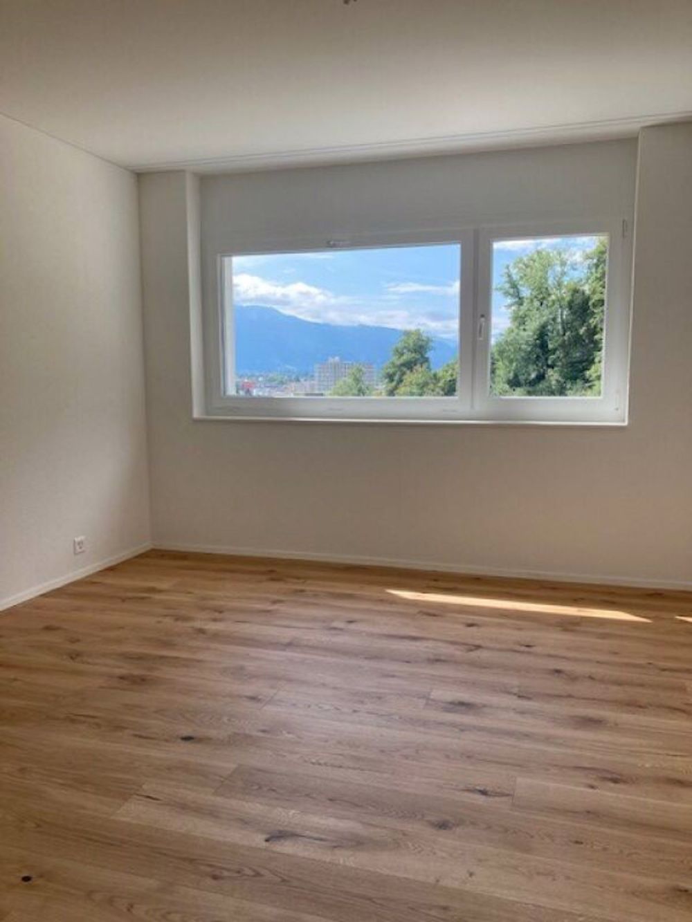 Grosszügige, helle 4.5 Zimmer-Eigentumswohnung Maisonette mit Mietverhältnis - Bild 4