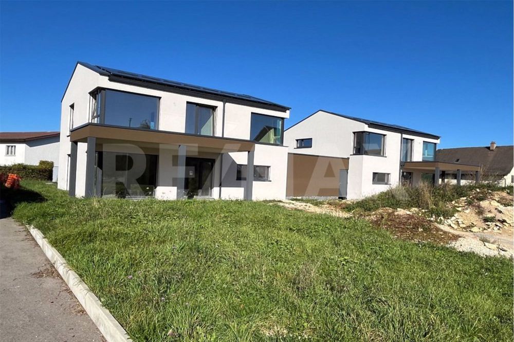 sehr schöne Gartenanlage mit Pool, zentral gelegen und viel Sonne - Bild 3