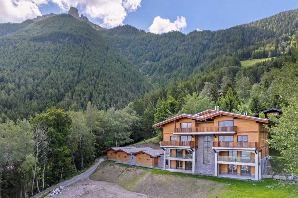 Appartement neuf avec vue imprenable sur la vallée du Rhône - Façade côté plaine / Fassade auf der Seite der Ebene / Plain-side facade