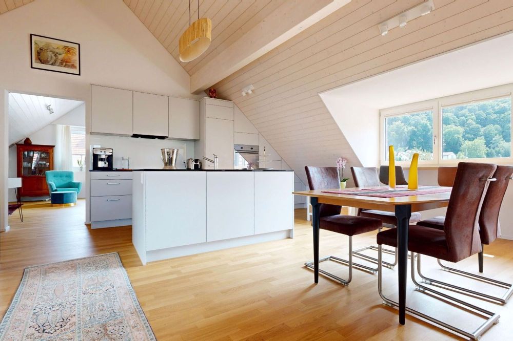moderne 3.5-Zimmerwohnung mit eigenem Waschturm und Carport - Bild 2