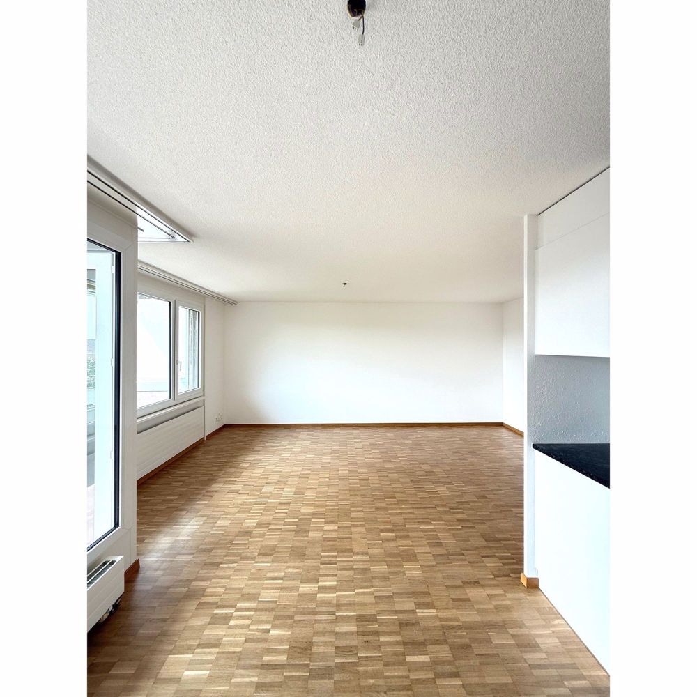 Erstvermietung nach Totalsanierung! 3.5-Zimmerwohnung sucht Mieter - Wohnzimmer und Essbereich II
