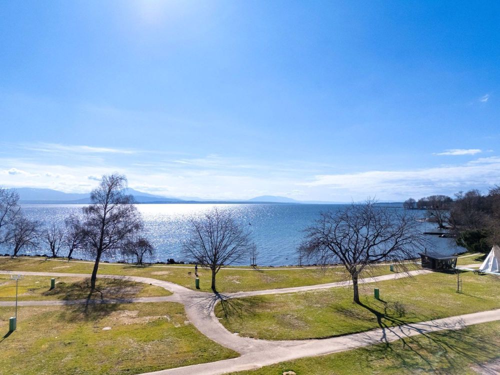 Luxuriöse 4.5-Zimmer-Wohnung mit überdachtem Balkon von 76m2 und Seeblick - Bild 12