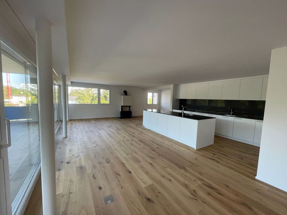 Grosszügige 4.5 Zimmerwohnung an ruhiger Lage in Kloten - Bild 1