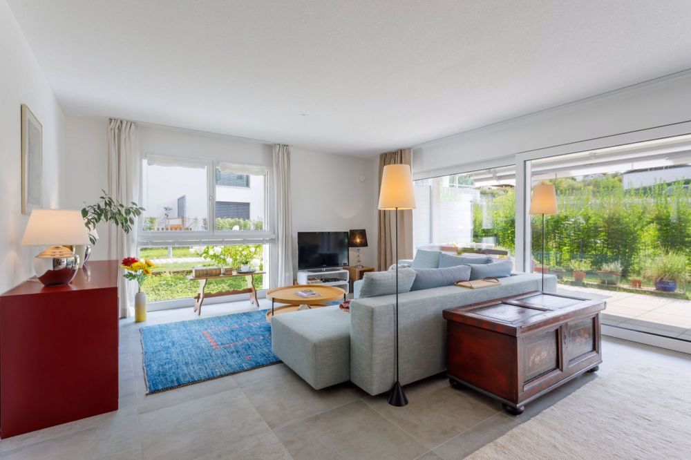 Moderne 3.5-Zimmer-Wohnung mit Garten in Ins - Bild 1