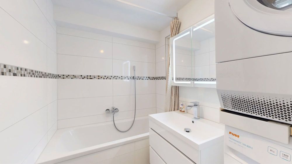 Moderne 3.5-Zimmer-Wohnung mit Balkon und Aussenparkplatz - Bad