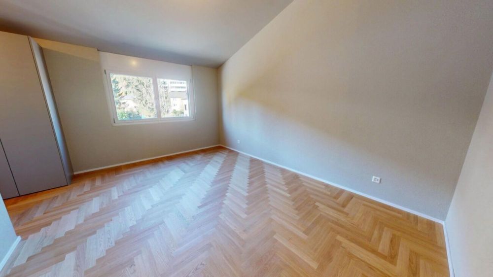 Neubau-Doppeleinfamilienhaus in Buchs SG - Stilvoll wohnen mit Nachhaltigkeit und Komfort - Elternzimmer