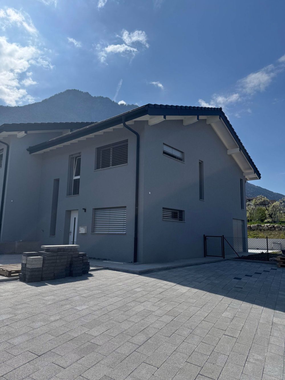 Splendide villa mitoyenne neuve de 5.5 pièces avec vue sur le lac léman ! - Bild 1