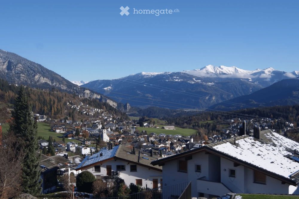 Zentrale ruhige Lage und herrliche Aussicht über Flims und grossem Aussenbereich - Bild 1