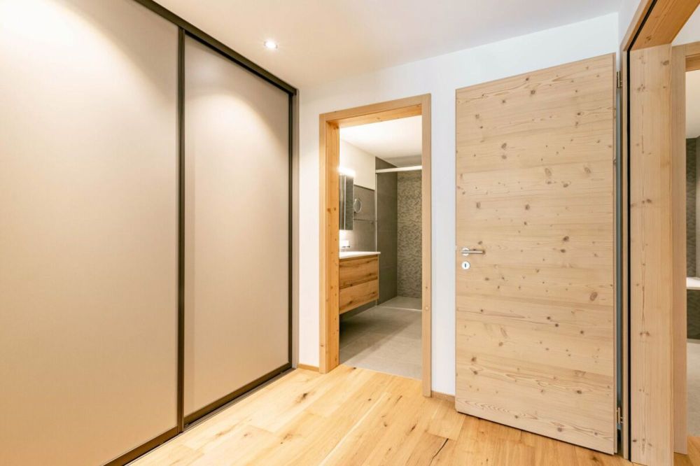 Top moderne 3.5-Zimmer-Erstwohnung im Neubauchalet Grintil - Bild 5