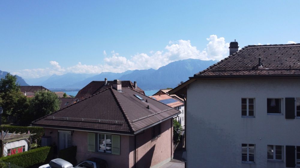 LETZTE CHANCE - LETZTE 4.5 ZIMMER WOHNUNG IM 1. STOCK MIT BICK AUF DEN SEE UND DIE ALPEN - Bild 1