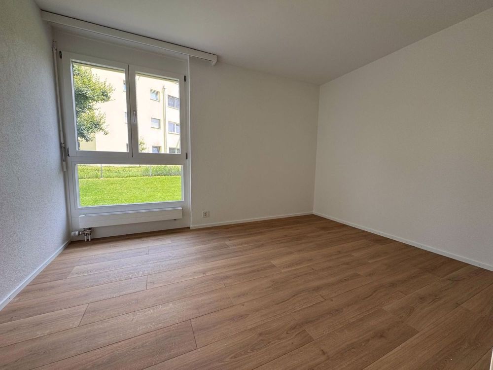 Erstvermietung nach Sanierung / 4 -Zimmerwohnung im ruhigen Quartier - Zimmer