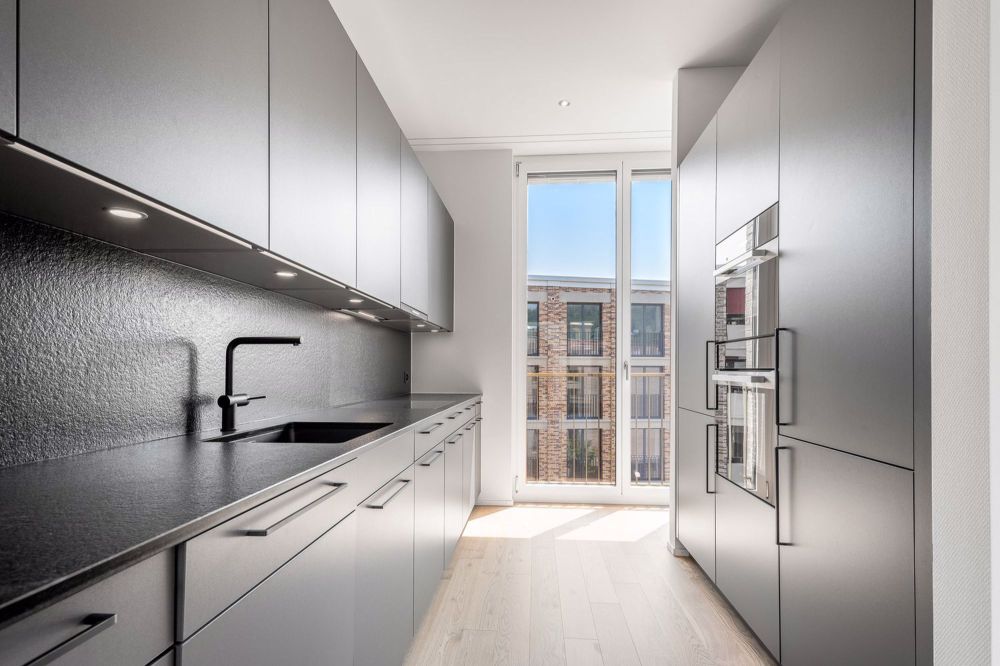 Moderne 3.5-Zimmer-Wohnung mit Balkon in Adliswil - Bild 1
