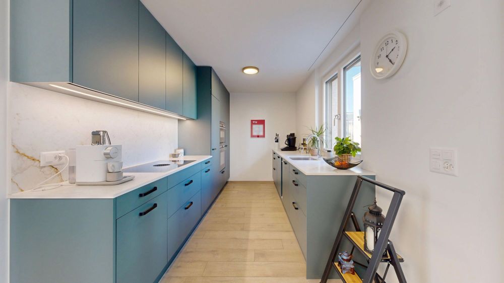 Moderne 3.5-Zimmer-Gartenwohnung mit Einstellhallenplatz - Küche