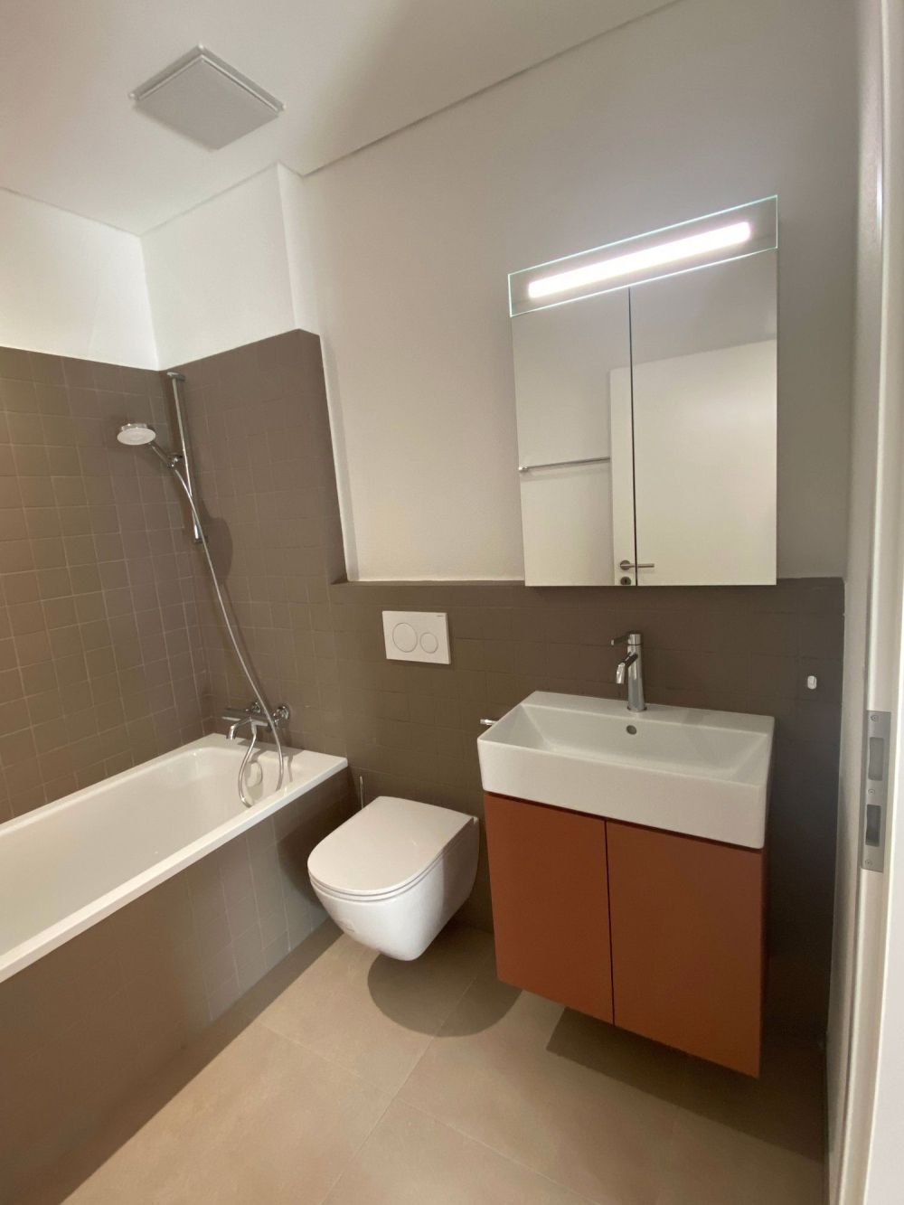 Appartement de 3 chambres avec un grand salon-cuisine - Bild 7