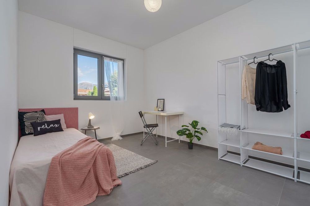 Exklusives Dachgeschoss mit Terrasse und offener Aussicht - Bild 9