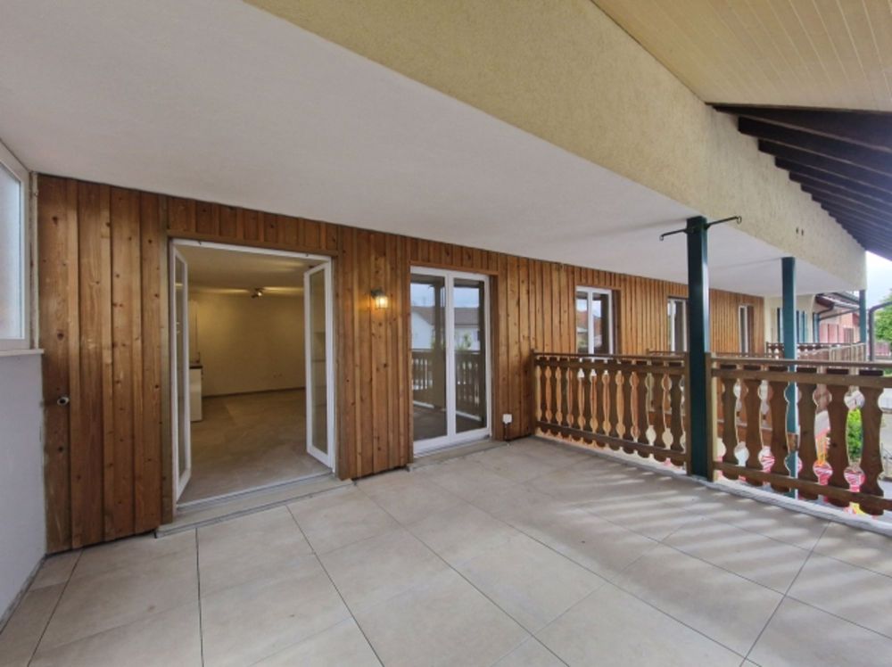 Idéalement situé avec une grande terrasse - Bild 2