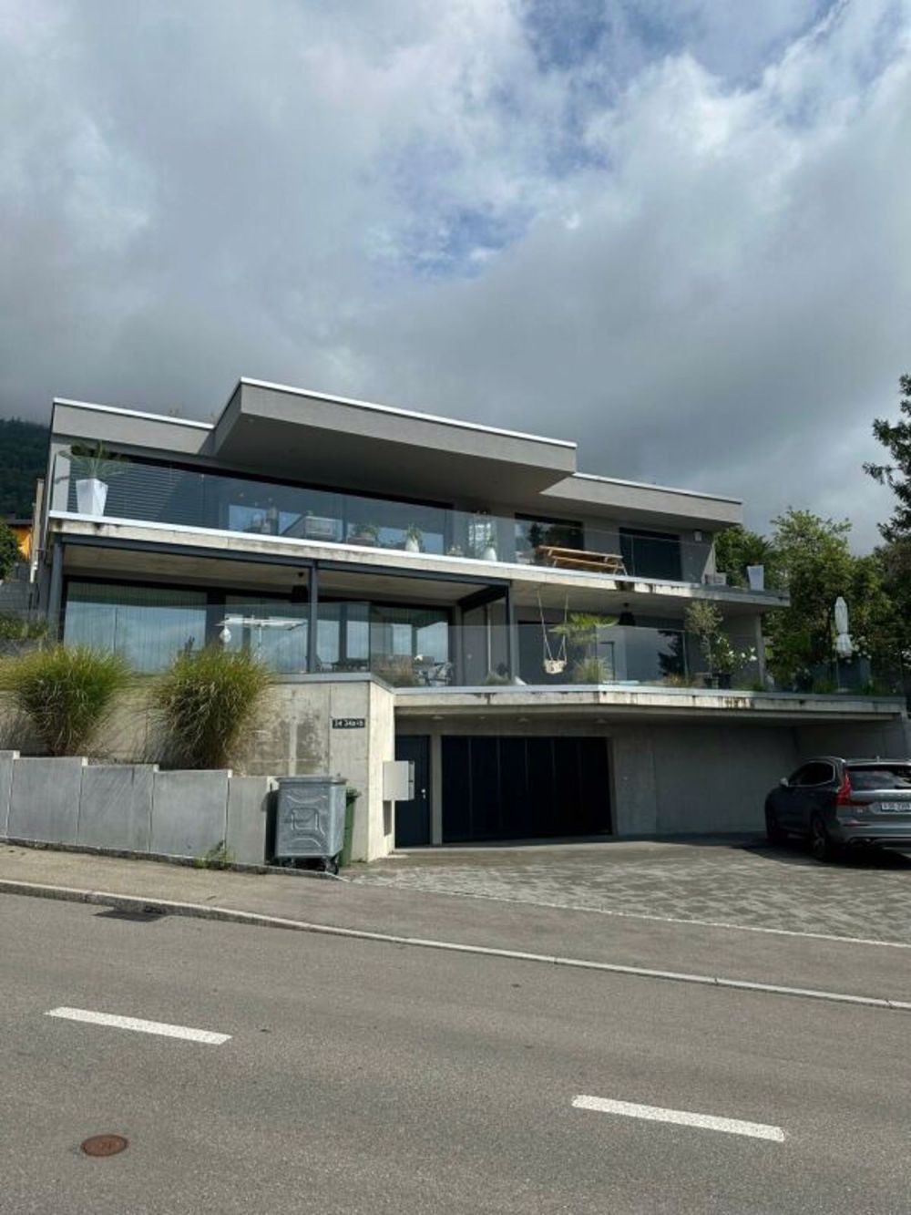 Moderne Wohnung aus dem Jahr 2023 - Bild 1