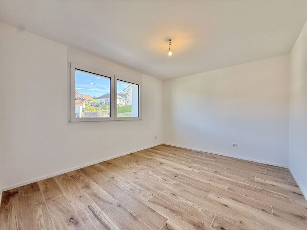 Villa neu und modern mit 2,5 unabhängigen Zimmern, grüner Umgebung - Chambre 1 / bureau