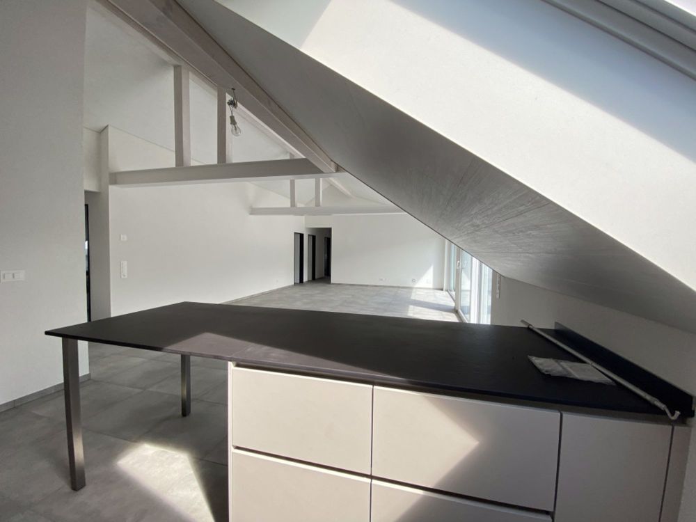 Dachgeschoß - Wohnung (5.5 Zimmer) in ruhiger Lage und im Herzen des Dorfes - Courrendlin - Bild 8