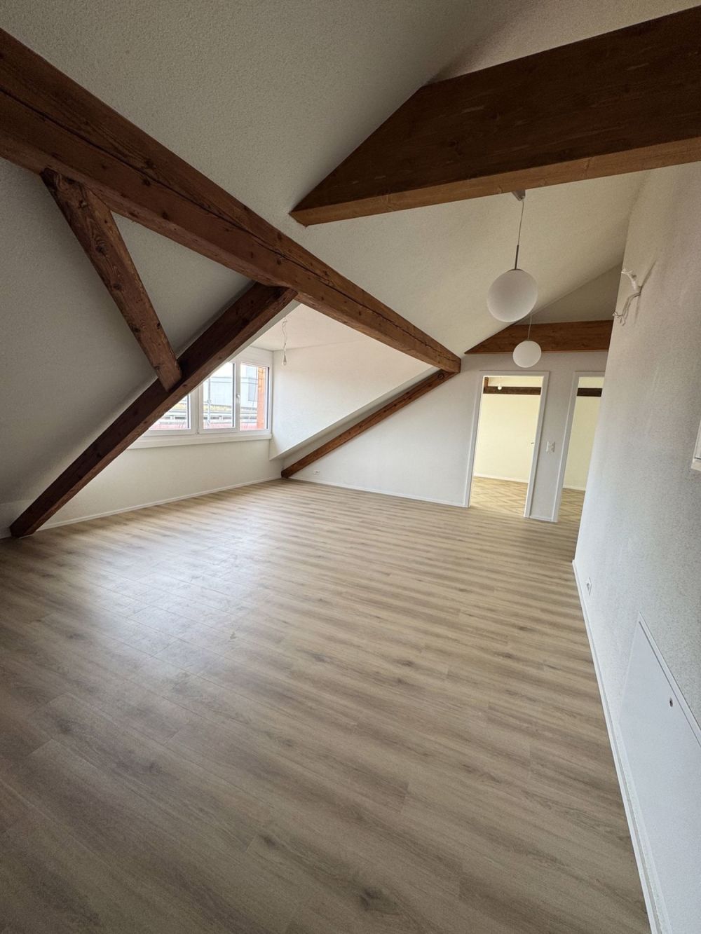 3.5 -Zimmer-Dachwohnung Erstvermietung nach Dachausbau - Bild 4