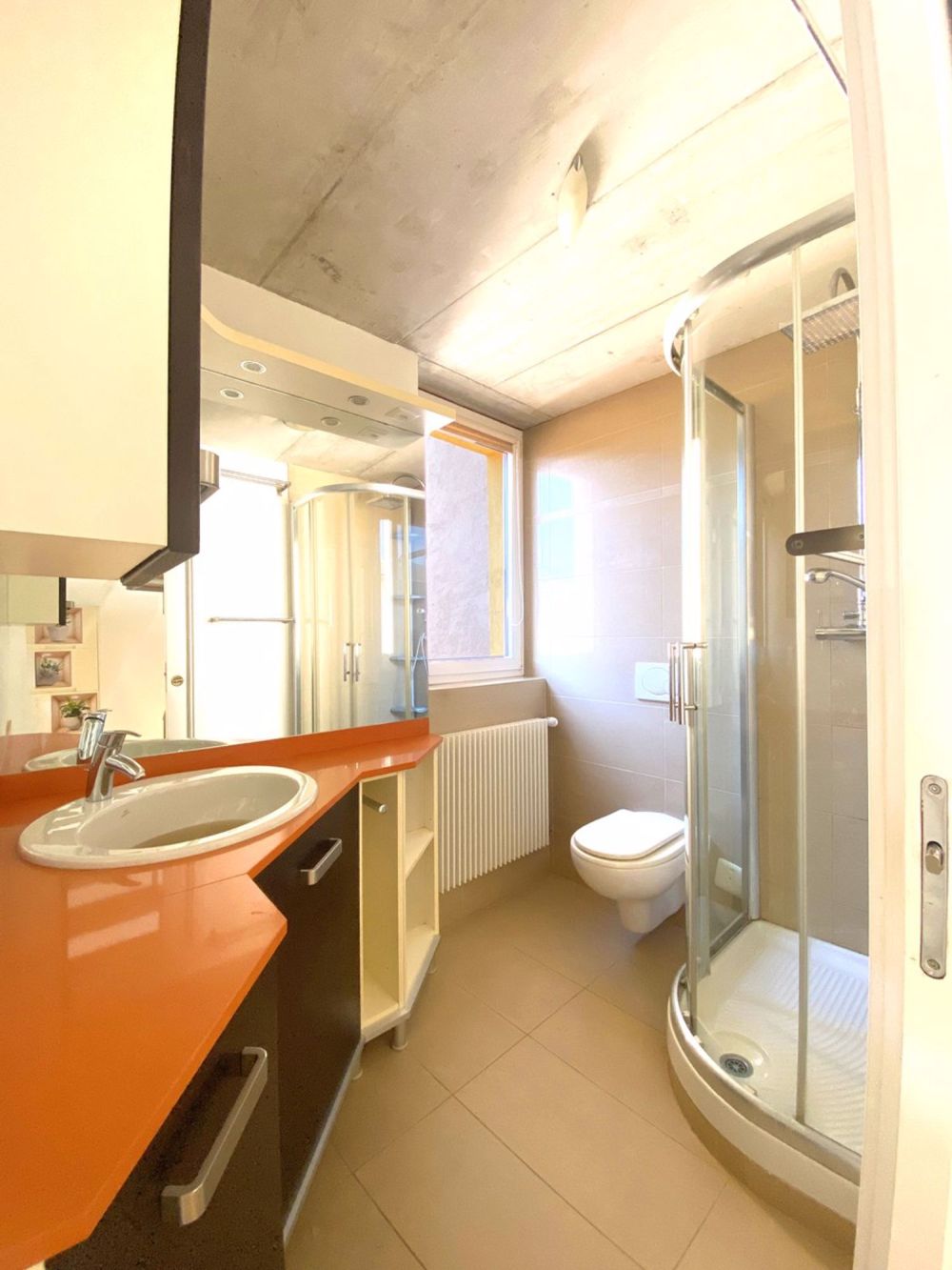 Seltenes 4-Zimmer-Haus mit separatem Raum und Seeblick renoviert - Bild 13
