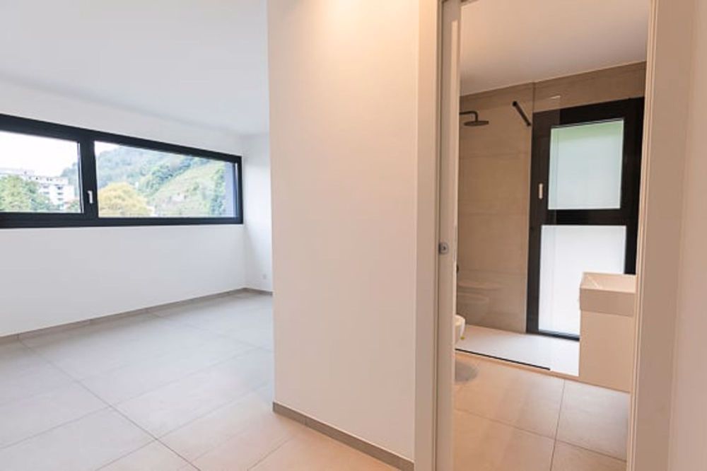 Vivi in Alto Stile: Splendido 3.5 Locali con Terrazza Panoramica a Locarno - Bild 4