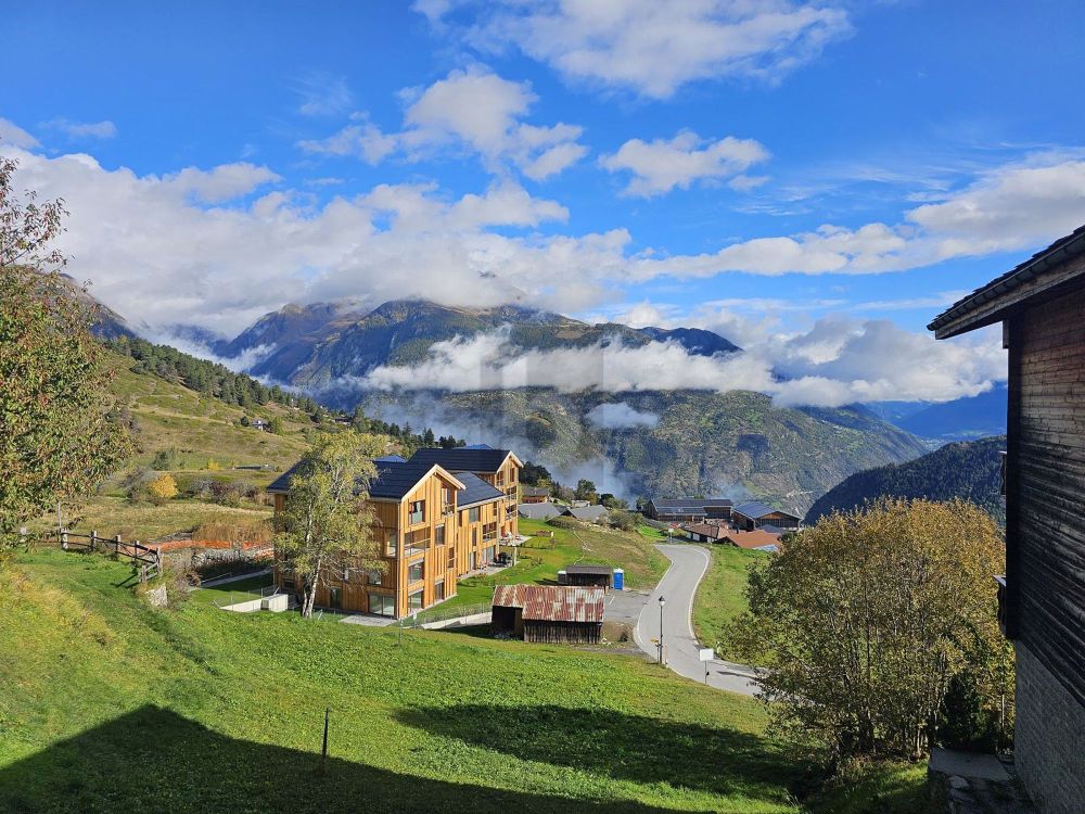 GROSSZÜGIG MIT GARTEN UND BERGBLICK - Bild 1